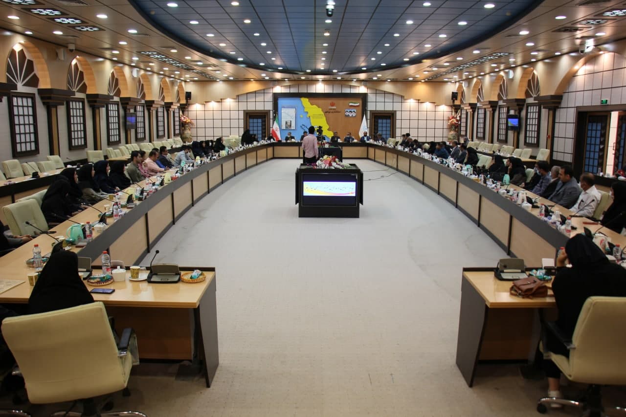 کتابخوانی، راهبردی است که میتواند بسیاری از مشکلات جامعه را حل کند