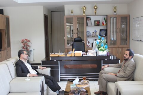 کتابداران و کارکنان کتابخانههای عمومی کرمان به پویش «کتابخون» پیوستند