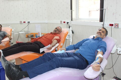 کتابداران و کارکنان کتابخانههای عمومی کرمان به پویش «کتابخون» پیوستند