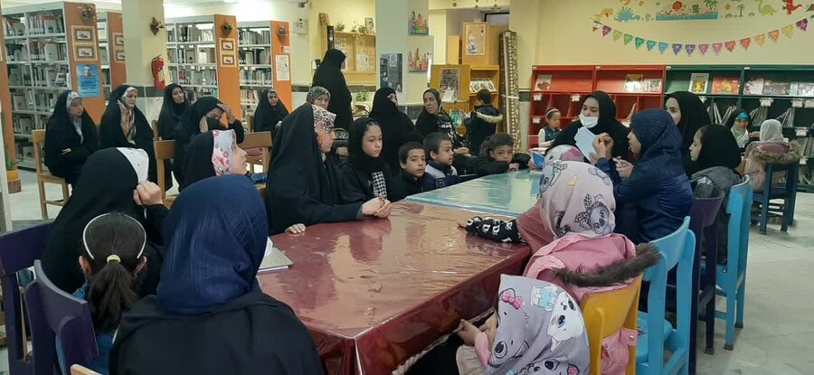 محفل ادبی کتابخانه عمومی ریحانه النبی (س) برگزار شد محفل ادبی ریحانه النبی قم