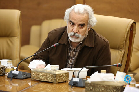 همگانیکردن فلسفه با هدف توزیع عادلانه دانش انجام شد