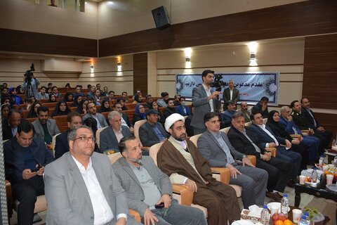 ضرورت حفظ جایگاه کتاب را در بین جوانان و خانوادهها