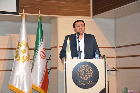 ضرورت حفظ جایگاه کتاب را در بین جوانان و خانوادهها