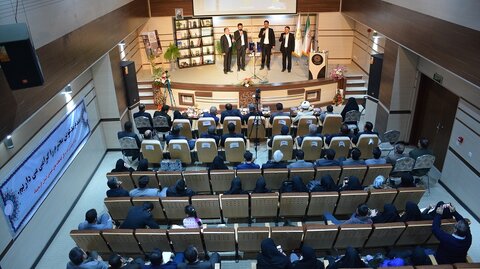 ضرورت حفظ جایگاه کتاب را در بین جوانان و خانوادهها