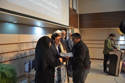 ضرورت حفظ جایگاه کتاب را در بین جوانان و خانوادهها