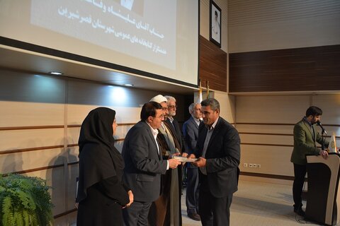 ضرورت حفظ جایگاه کتاب را در بین جوانان و خانوادهها