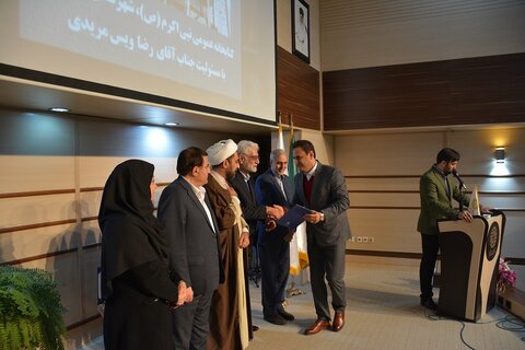 ضرورت حفظ جایگاه کتاب را در بین جوانان و خانوادهها