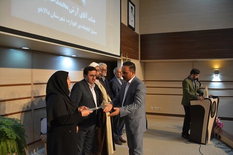 ضرورت حفظ جایگاه کتاب را در بین جوانان و خانوادهها