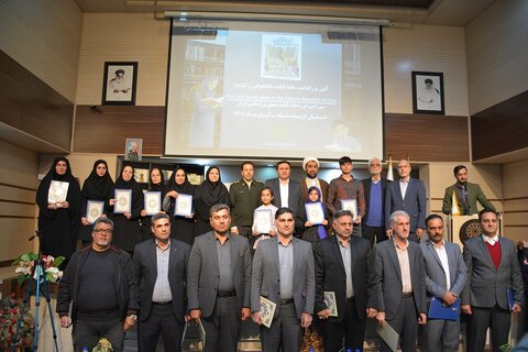 ضرورت حفظ جایگاه کتاب را در بین جوانان و خانوادهها