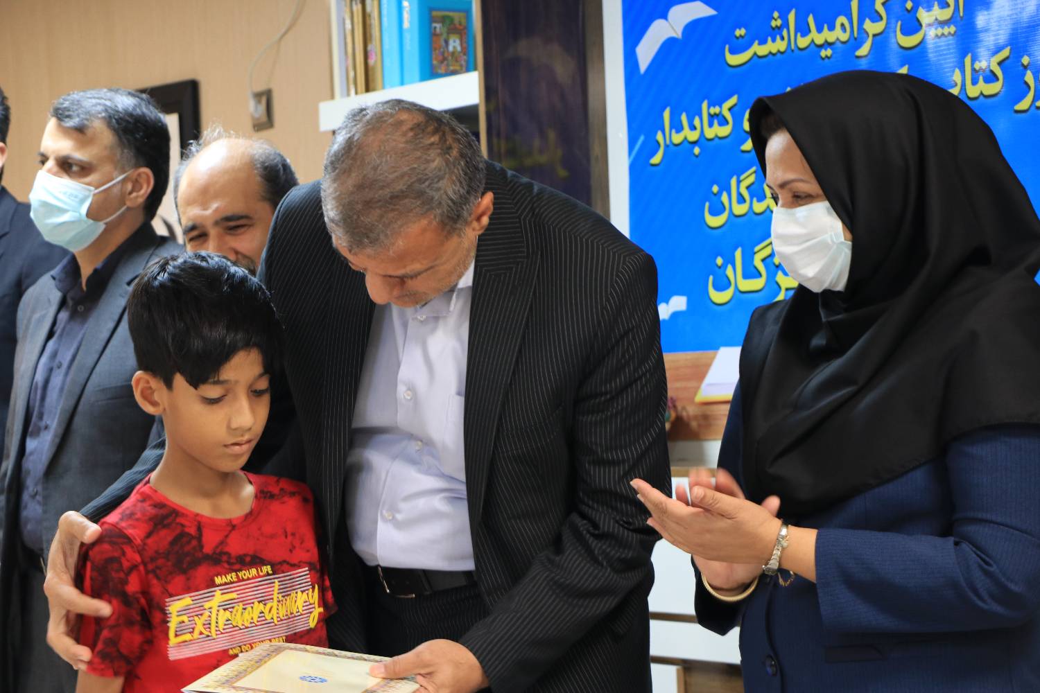 کتابداران در مسئولیتپذیری، تلاش و بزرگ اندیشی خاص و نمونه هستند