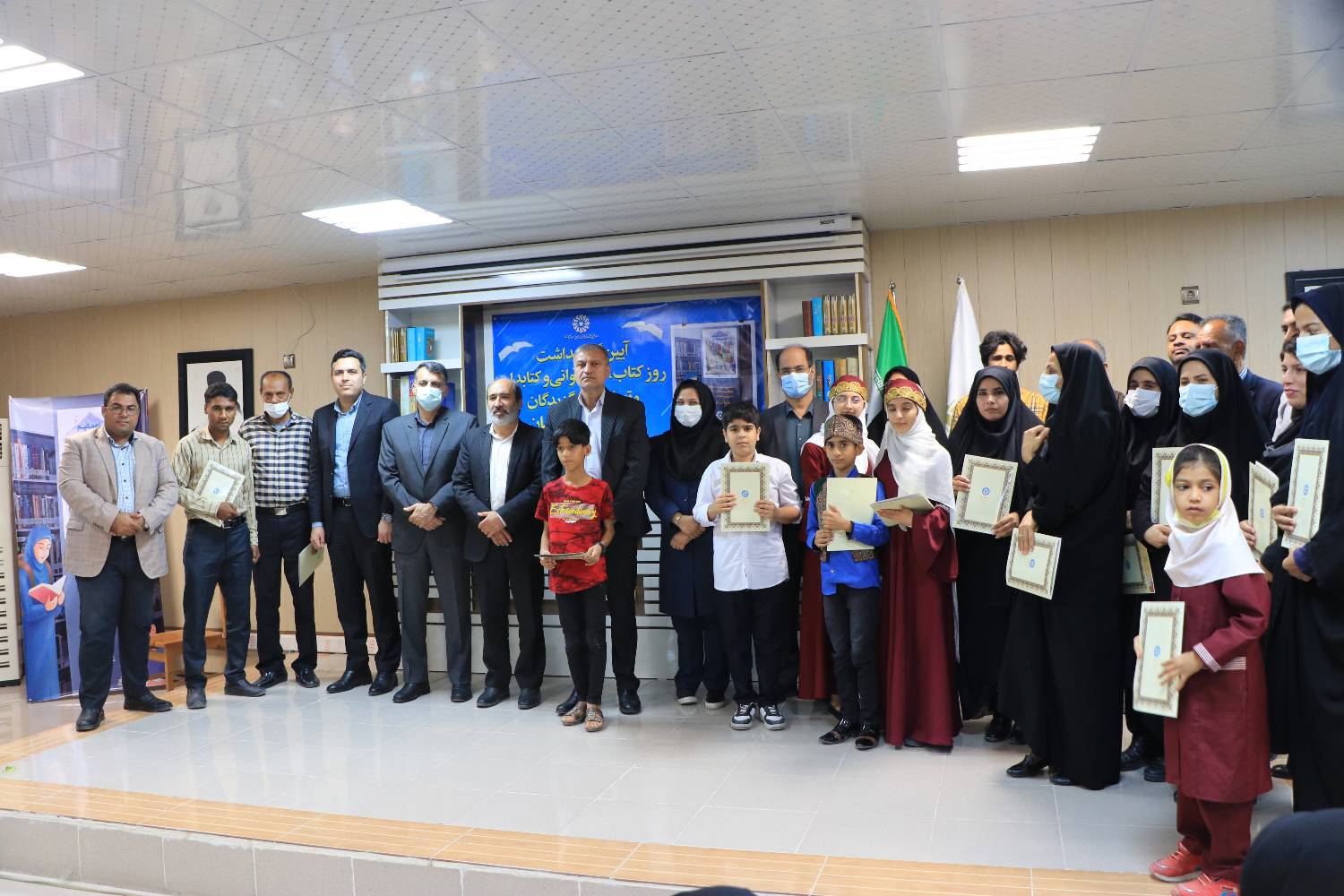 کتابداران در مسئولیتپذیری، تلاش و بزرگ اندیشی خاص و نمونه هستند