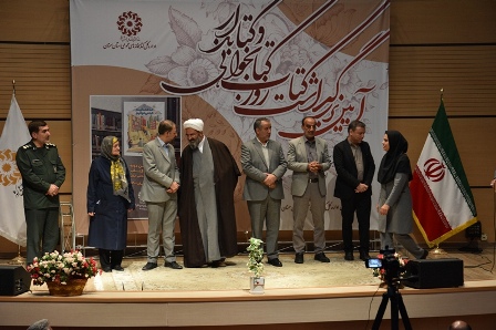 کتابخانه های عمومی یکی از شاخص های مهم رشد فرهنگی در کشور هستند