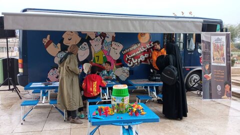 استقرار کتابخانه سیار یار مهربان ۱۰ در برج میلاد