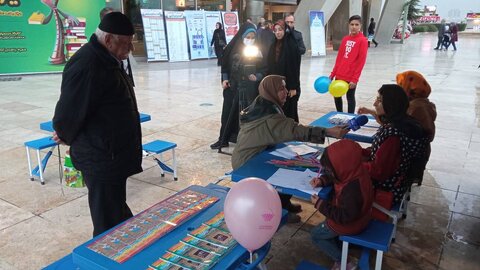 استقرار کتابخانه سیار یار مهربان ۱۰ در برج میلاد