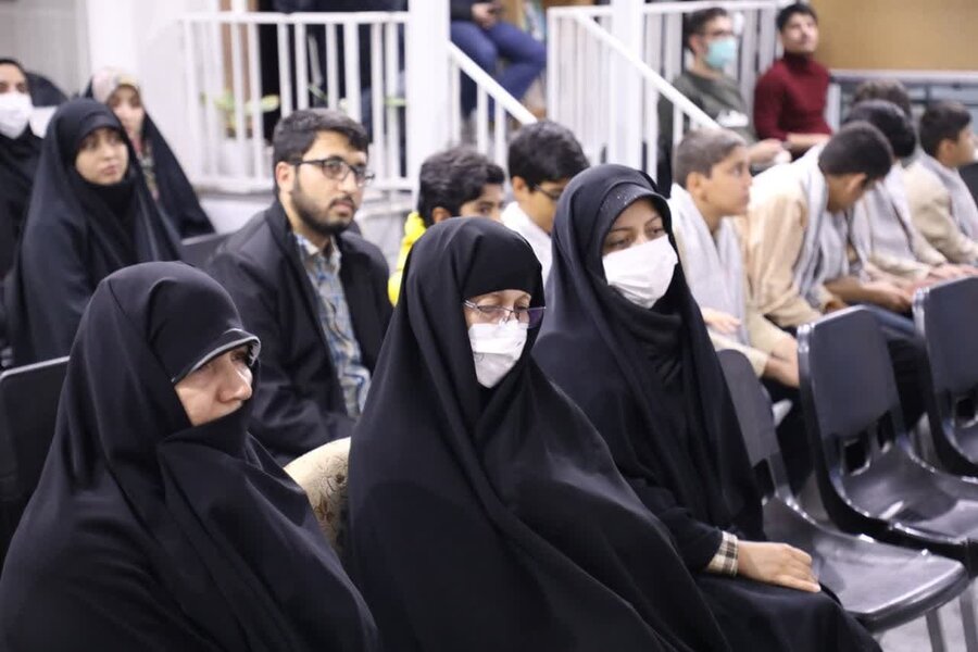 محفل شعر زلال قریحه در قم برگزار شد محفل شعر زلال قریحه قم