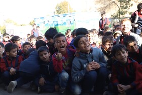 استقبال کودکان از کاروان شادی پیمایی «یار مهربان» 