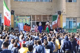 استقبال کودکان از کاروان شادی پیمایی «یار مهربان» 