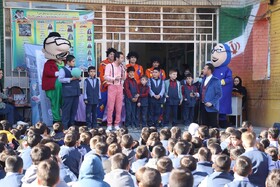 استقبال کودکان از کاروان شادی پیمایی «یار مهربان» 