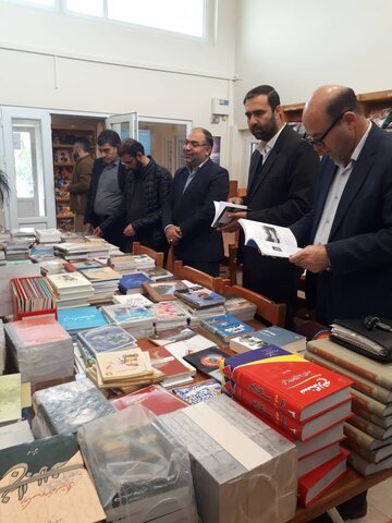 اهدای ۱۱۰۰ جلد کتاب به کتابخانههای عمومی شهرستان خداآفرین