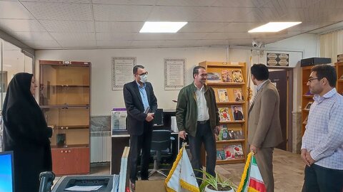 ۳۰۰ نسخه کتاب به کتابخانههای عمومی شهرستان جلفا اهداء شد