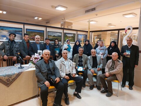 شاعران و نویسندگان زبان گویای هر قوم و ملت هستند