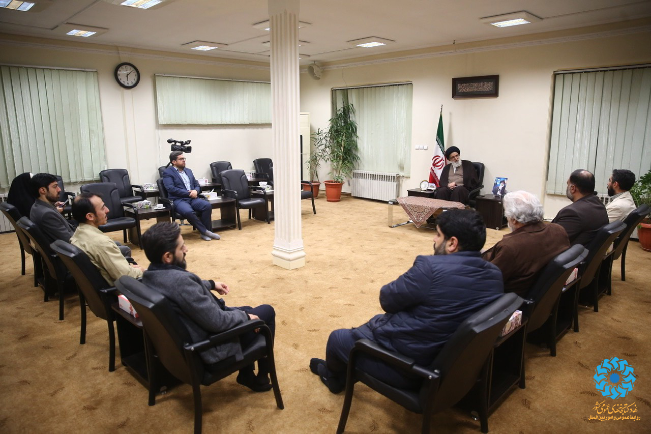 مجموعه نهاد، مجموعهای جوان، پرتلاش و خوشایده