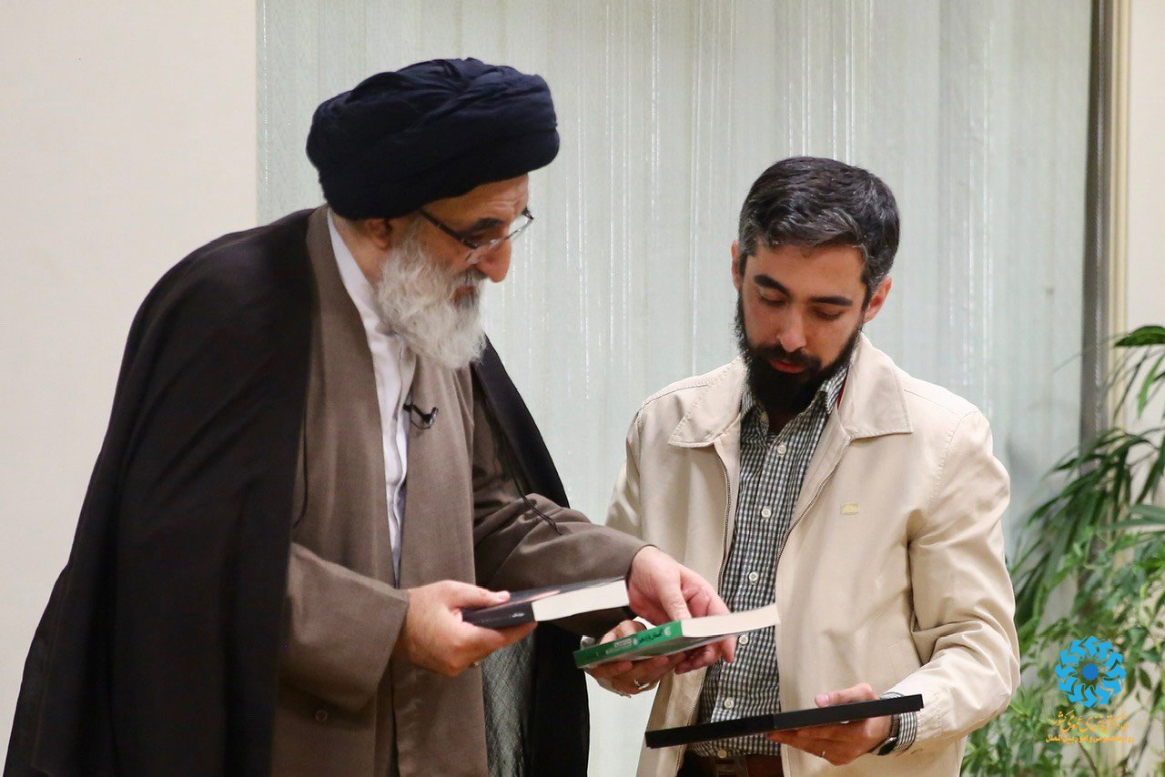 مجموعه نهاد، مجموعهای جوان، پرتلاش و خوشایده