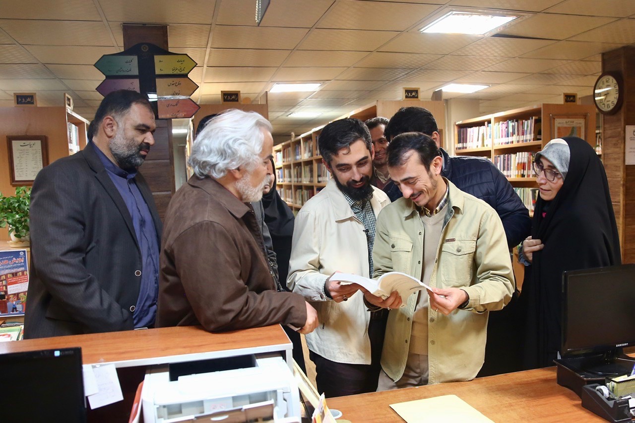 تلاش برای افزایش رفاهیت برای بهبود معیشت کتابداران/ مجموعه نهاد، مجموعهای جوان، پرتلاش و خوشایده