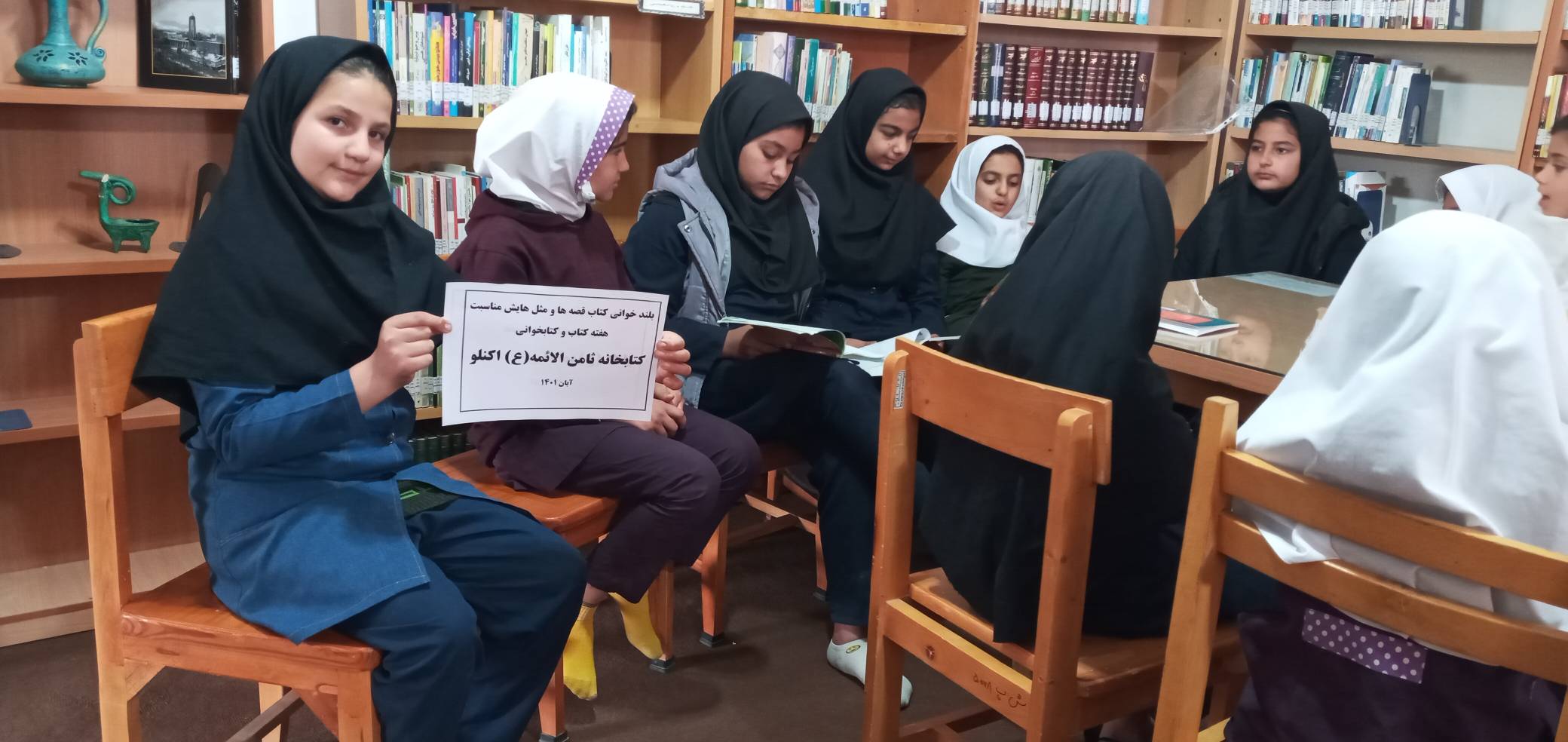 گردهم آوردن نوجوانان علاقهمند به کتاب در روستای اکنلو زیر چتر طرح «با هم بخوانیم»