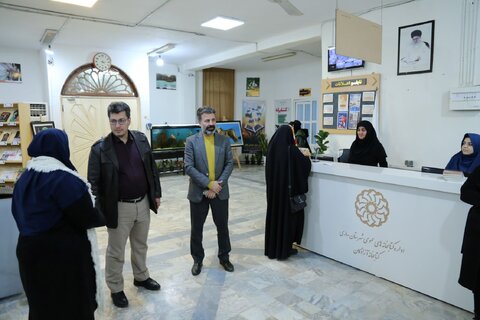 ایجاد فضای شاداب موجب افزایش روحیه و کارآیی کتابداران میشود