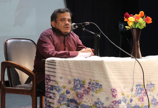 جامعهای به فرهیختگی، رشد و تعالی میرسد که مسیر آن از علم و دانش گذر کند