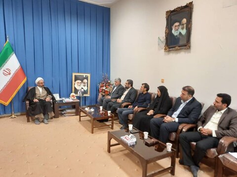 کتابخانههای عمومی به عنوان مراکز مهم فرهنگی باید به امکانات روز مجهز شوند