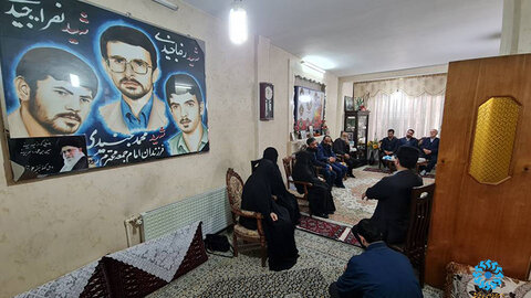 از دیدار با خانواده شهدا برای ادامه این مسیر روحیه و انگیزه میگیرم