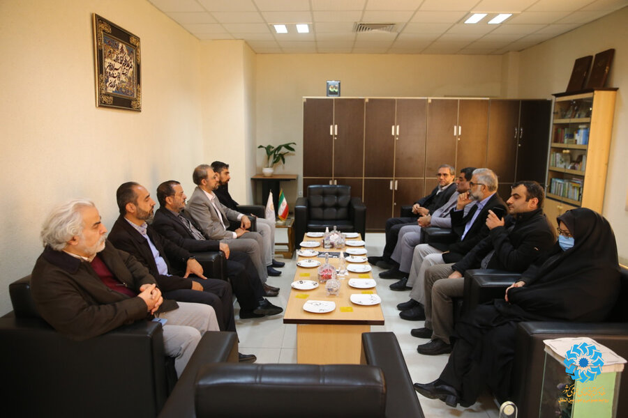 افزایش کتابخانههای سیار یکی از سیاستهای توسعهای در نهاد است/ ضرورت بازطراحی و اصلاح کتابخانه مرکزی سمنان