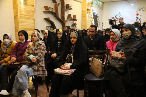 ویژه برنامه عصر شعر «جانفدا» در شهر اراک برگزار شد