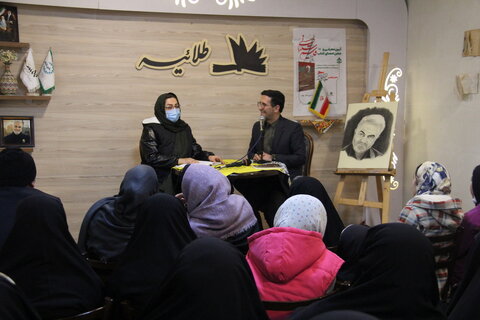 ویژه برنامه عصر شعر «جانفدا» در شهر اراک برگزار شد