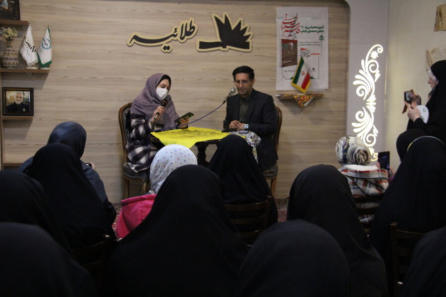 ویژه برنامه عصر شعر «جانفدا» در شهر اراک برگزار شد عصر شعر جان فدا در اراک