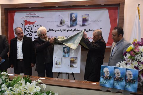 شخصیت شهید سلیمانی به شعر و ادبیات معاصر بسیار کمک کرده است