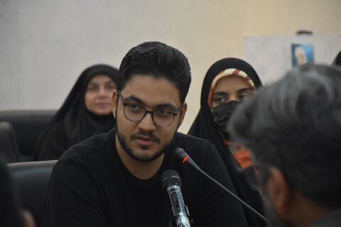 شخصیت شهید سلیمانی به شعر و ادبیات معاصر بسیار کمک کرده است