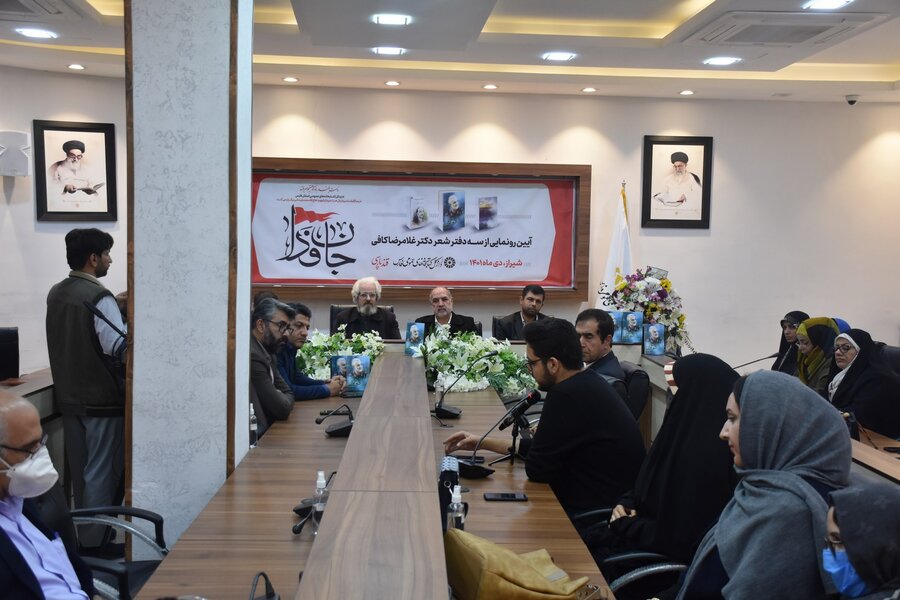 شخصیت شهید سلیمانی به شعر و ادبیات معاصر بسیار کمک کرده است برنامه جان فدا در شیراز