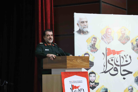 شعر به بیان حقیقت شهید سلیمانی کمک میکند/ سردار سلیمانی نماد هویت ایرانی اسلامی است