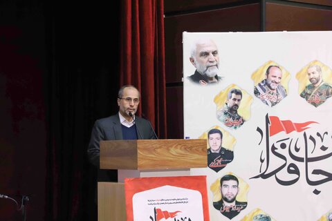 شعر به بیان حقیقت شهید سلیمانی کمک میکند/ سردار سلیمانی نماد هویت ایرانی اسلامی است