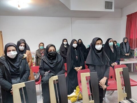 عصر شعر «جان فدا» در کتابخانه عمومی حافظ شهرکرد برگزار شد