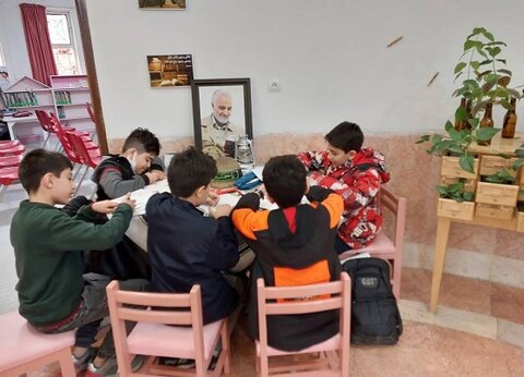 عصر شعر «جان فدا» در کتابخانه عمومی حافظ شهرکرد برگزار شد