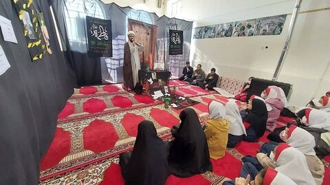 مردمدوستی و خدمت صادقانه به مردم از مهمترین مولفههای مکتب حاج قاسم سلیمانی است