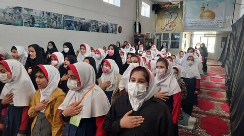 مردمدوستی و خدمت صادقانه به مردم از مهمترین مولفههای مکتب حاج قاسم سلیمانی است