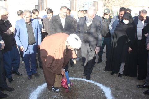 مراحل احداث کتابخانه عمومی روستای سرتنگ شهرستان سیروان آغاز شد