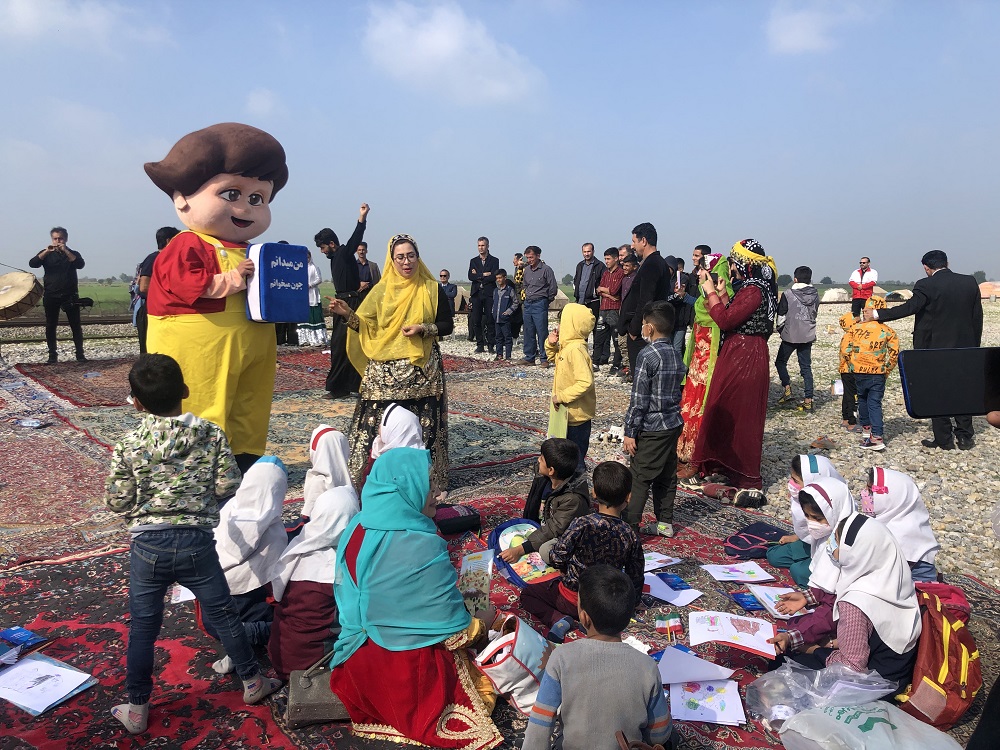 فرهنگ کتابخوانی را در میان دانشآموزان عشایر توسعه خواهیم داد