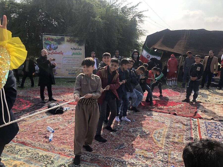 فرهنگ کتابخوانی را در میان دانشآموزان عشایر توسعه خواهیم داد