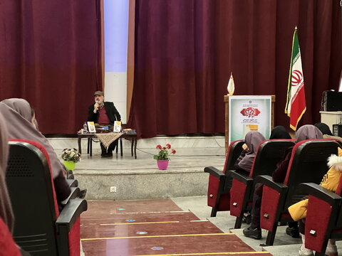 ترویج مکتب سردار سلیمانی در قالب کتاب و آثار هنری اقدامی اثرگذار است